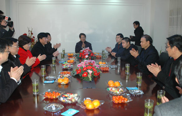溧陽市委書記韓立明、市長(zhǎng)盛建良一行來上上集團(tuán)走訪慰問