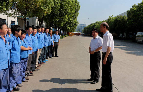溧陽(yáng)市市長(zhǎng)蘇江華等領(lǐng)導(dǎo)慰問上上一線員工