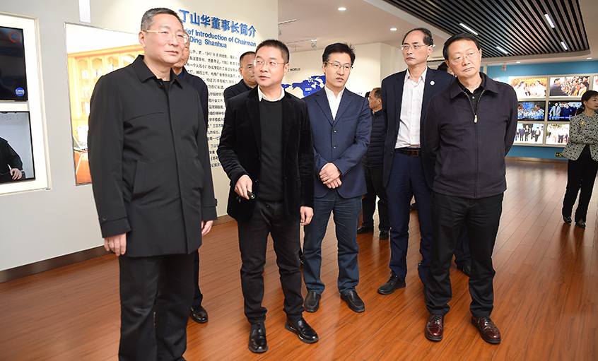 常州市政協(xié)黨組書(shū)記戴源來(lái)上上電纜走訪